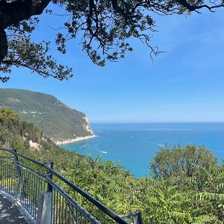 L'Angolo Di Mare Centro Di Sirolo Bagian luar foto