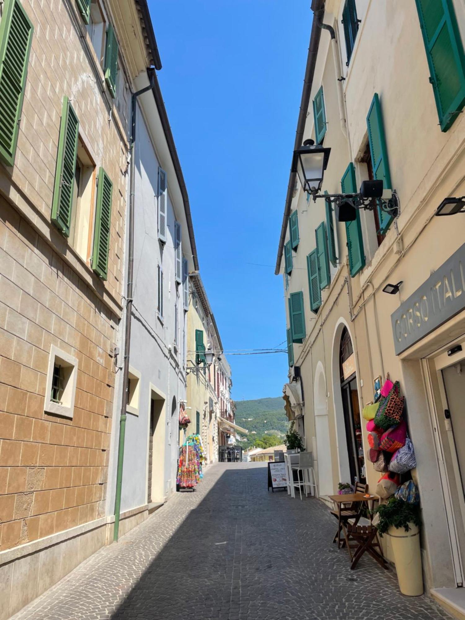 L'Angolo Di Mare Centro Di Sirolo Bagian luar foto
